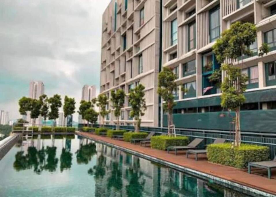 Luxury Stay-Tamarind Suite Cyber Сиберджая Екстериор снимка